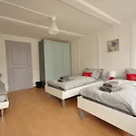 Townhouse Ii Sleeps 12 Guests Entrelagos